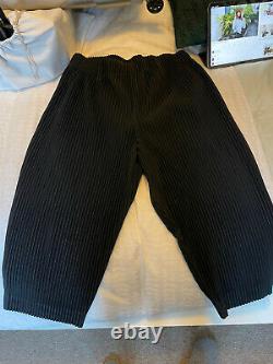 Homme Plisse Issey Miyake Black Pleated Ankle Trouser. Size 2
