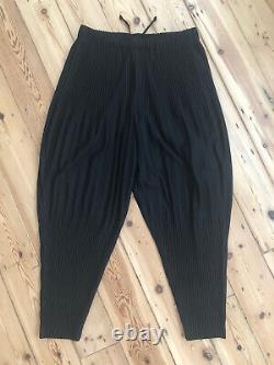 Men's Homme Plissé Issey Miyake pleated cropped Tapered Black trousers Size 1